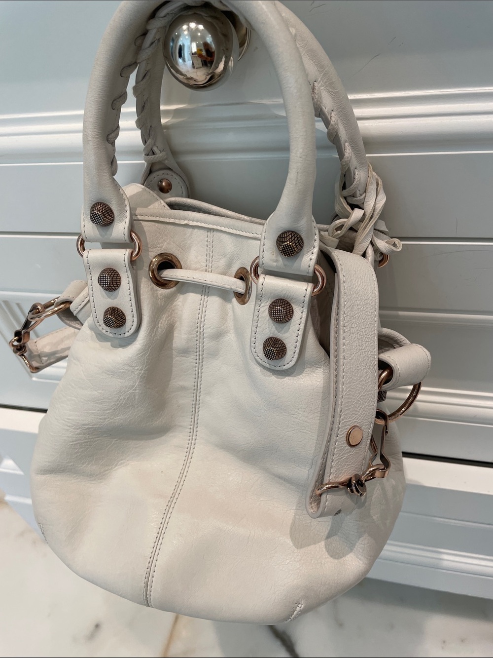 Balenciaga la Cagole White Leather Drawstring Women’s Shoulder Bag - Picture 5 of 9